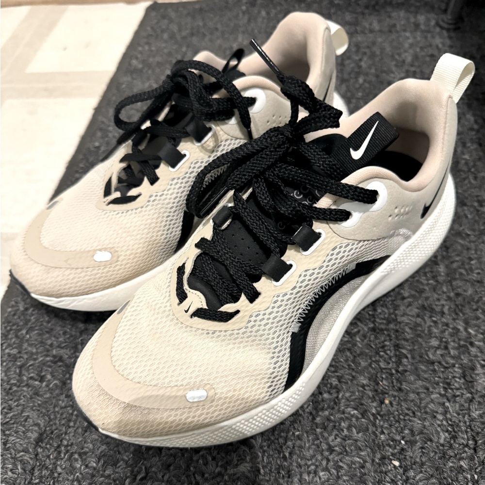 Nike Women's React Escape Run 2 Running Shoes